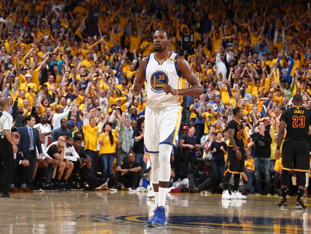 Durant firma por dos años y US$53 millones con Warriors