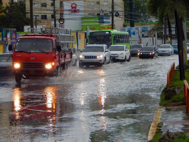 Seis provincias en alerta y altas temperaturas dominan el clima de hoy