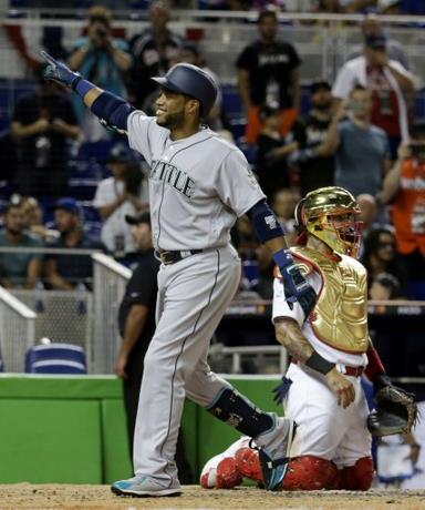 Robinson Canó  decide con su jonrón número 18 de la campaña LIGA AMERICANA