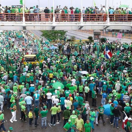 Cientos desafían las lluvias y marchan contra la impunidad y la corrupción MARCHA VERDE