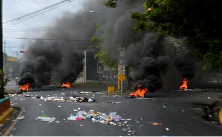 Barrios de Santo Domingo Este sin energía eléctrica; moradores en las calles