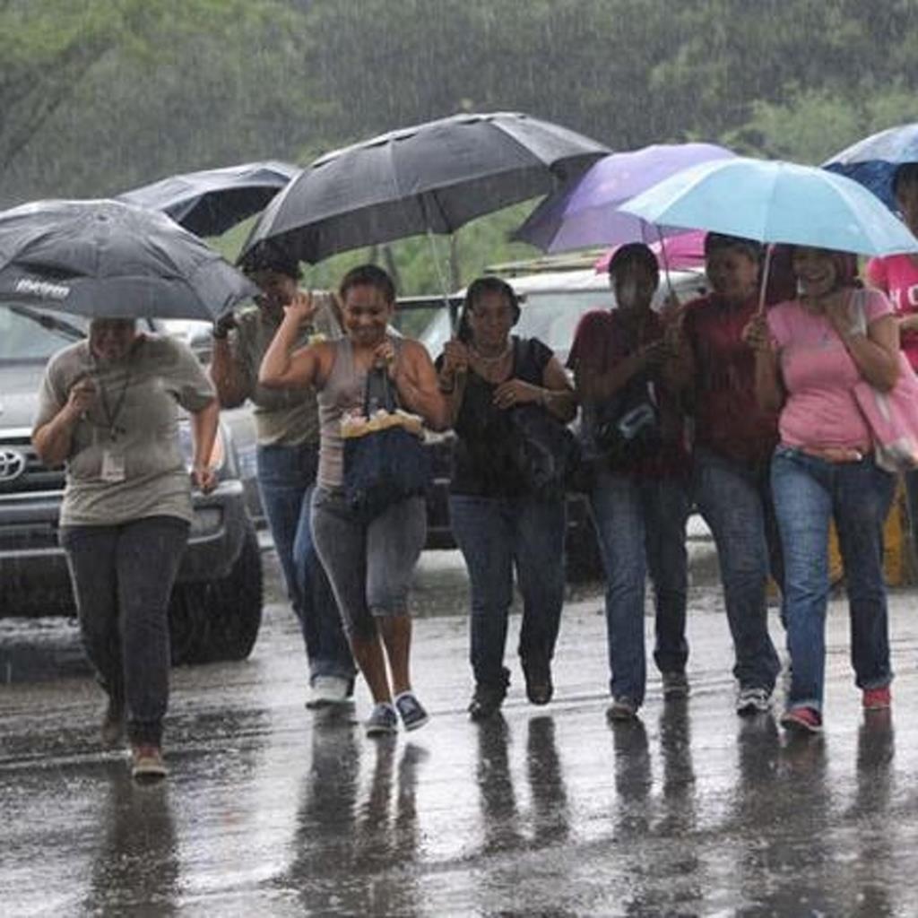 Vaguada y onda tropical seguirán provocando lluvias en gran parte de RD OTRA ONDA TROPICAL LLEGARÁ MAÑANA