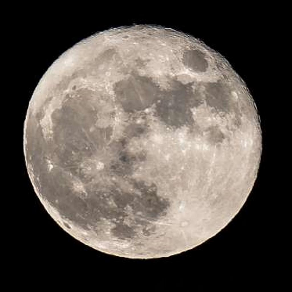 Los científicos hallan nuevas evidencias de agua en el interior de la Luna