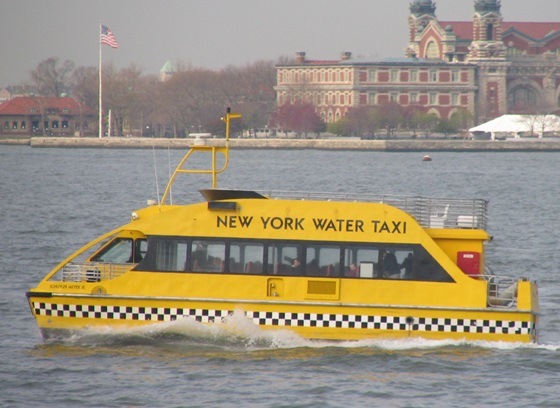 Decenas de personas heridas al estrellarse taxi acuático NY