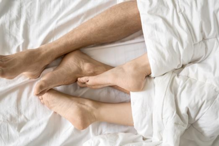 ¿Tener sexo o dormir? Un dilema programado en los genes