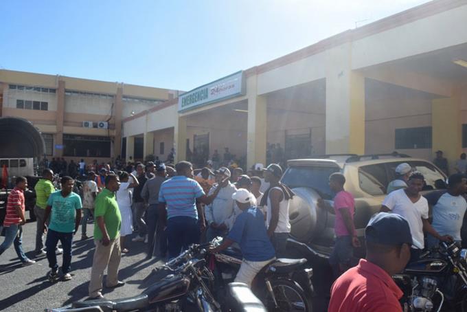 Multitud intenta linchar a un venezolano y un dominicano que atracaron a una comerciante EN MONTECRISTI