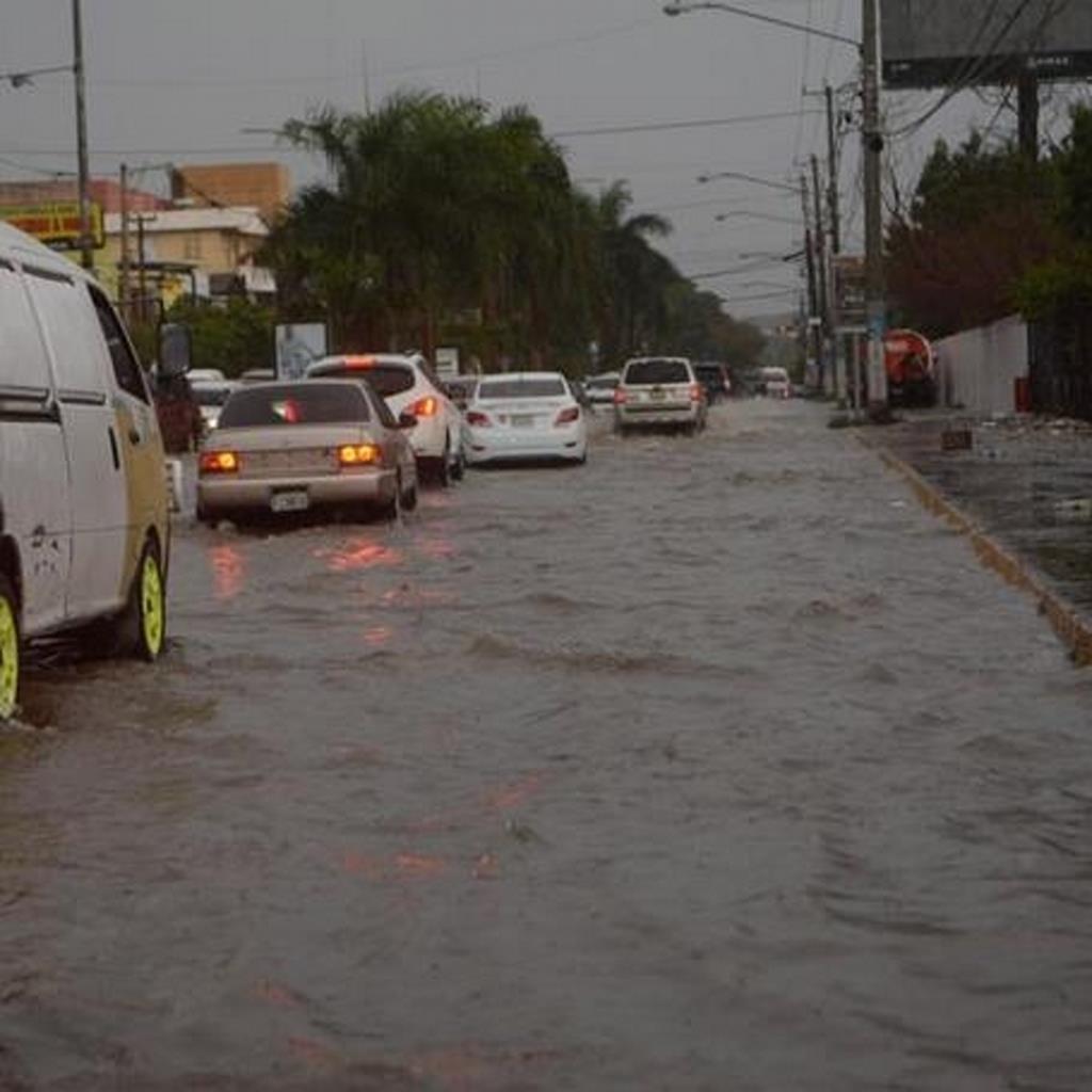 Onamet vigila zonas de aguaceros con 40 % de probabilidad de convertirse en ciclón tropical