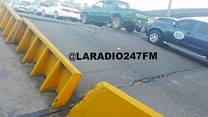 Cierran carril del puente flotante por avería OJO EVITE EL TAPON BUSQUE UNA VIA ALTERNA