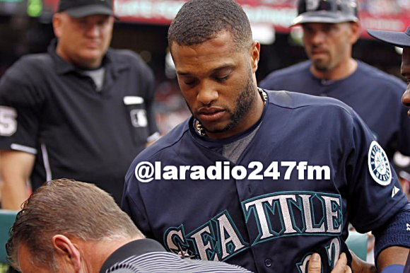 Robinson Canó "día a día" tras abandonar juego por lesión