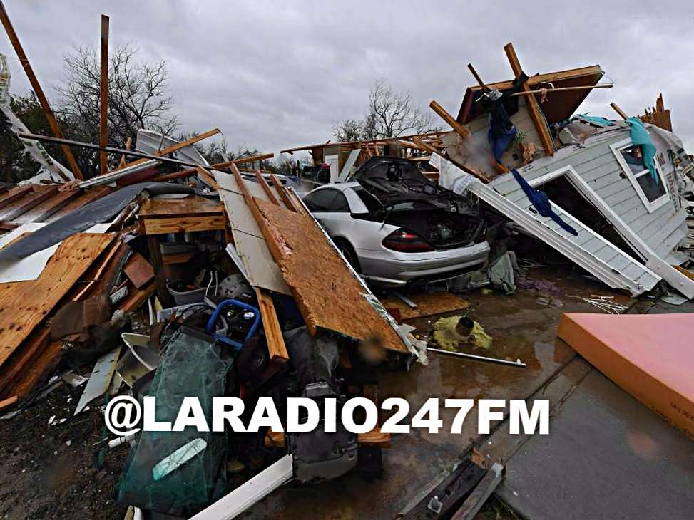 Harvey se degrada a tormenta tropical mientras sigue sobre Texas