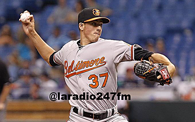 Kevin Gausman lanza sólido y vence a los Medias Rojas 7-0