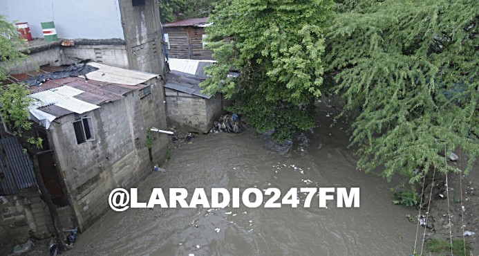 Lluvias inundan sectores de Santiago