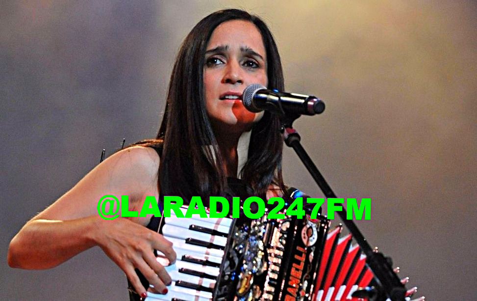 Julieta Venegas destaca la necesidad de “afrontar la violencia” mundial