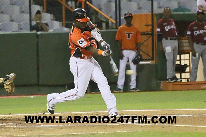 Mateo y bullpen dan tercera victoria seguida a los Toros