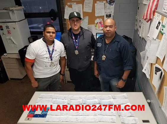 Policías Alto Manhattan confiscan cheques  y tarjetas créditos falsificadas