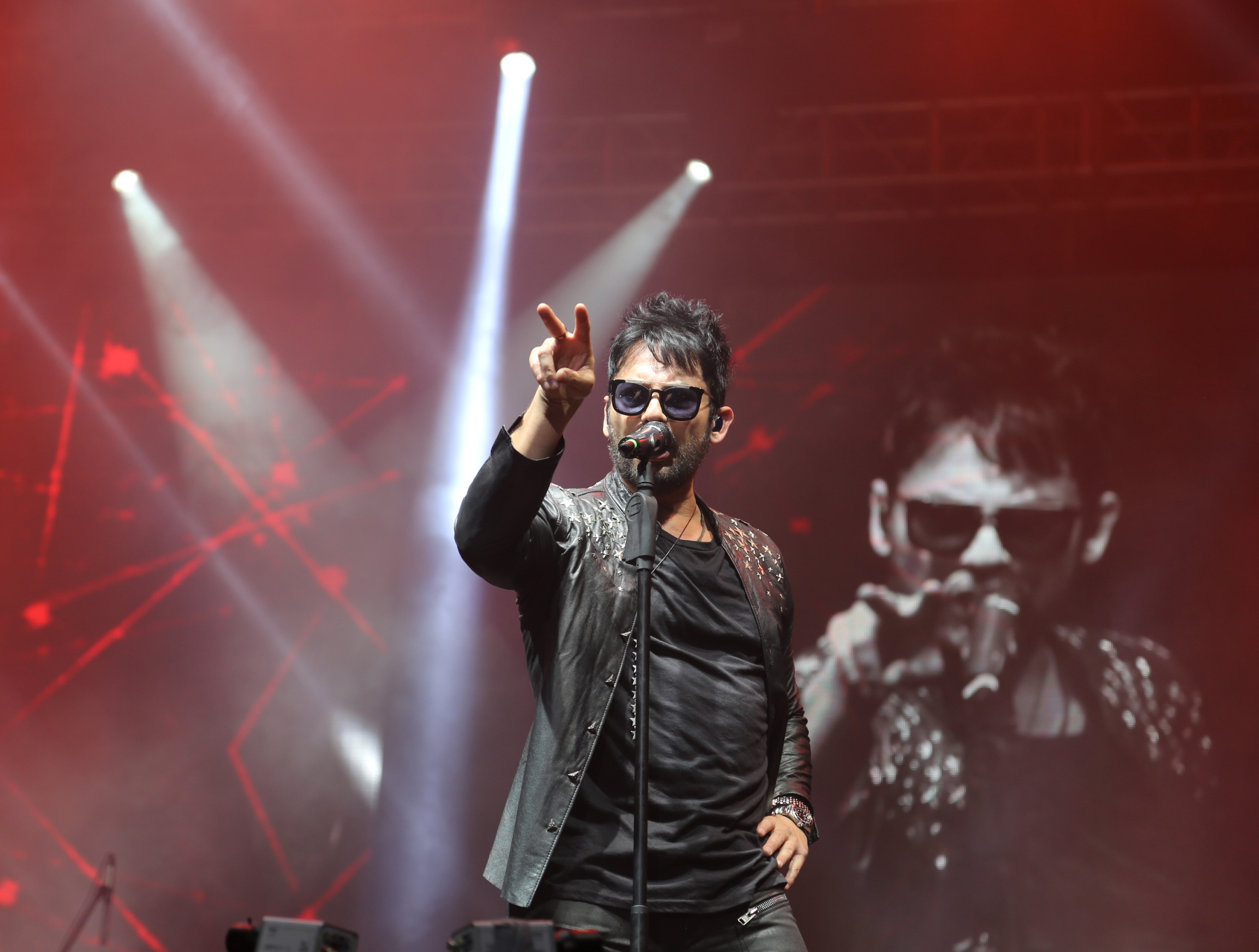 Beto Cuevas anuncia concierto para diciembre en el país