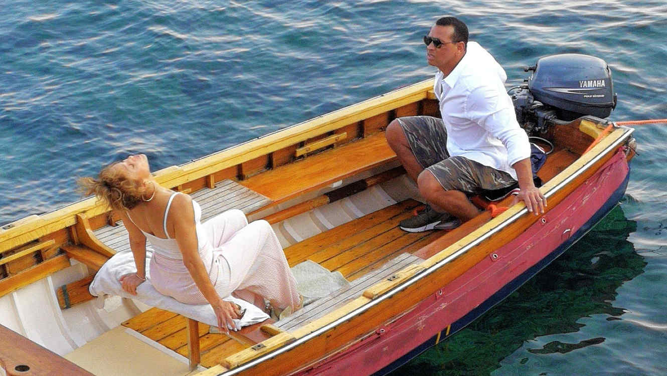 Jennifer Lopez y Alex Rodriguez llegaron en bote a su cena romántica