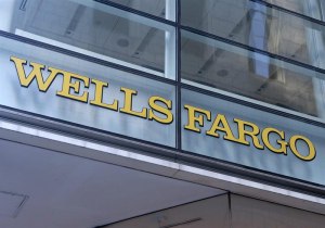 Wells Fargo despide a empleados que falsificaban recibos para cobrar cenas